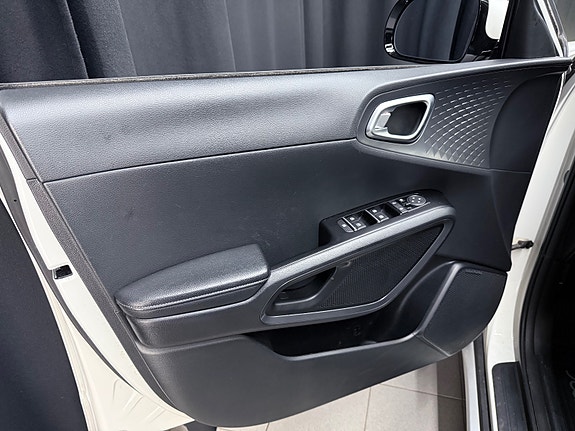 Kia e-Soul 10 of 30