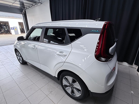 Kia e-Soul 5 of 30