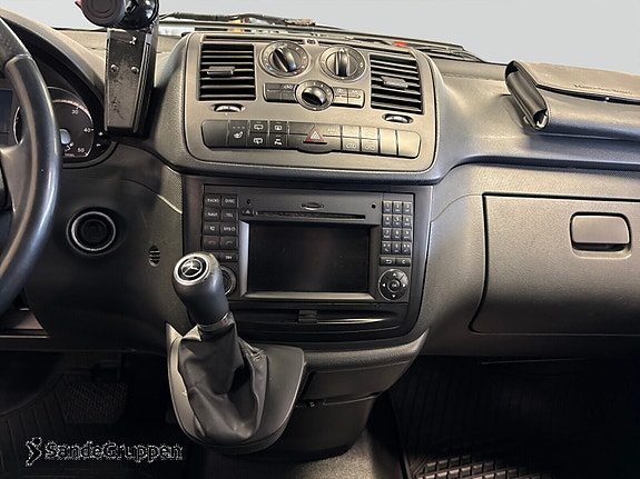 Mercedes-Benz Viano 13 of 15
