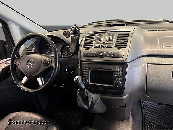 Mercedes-Benz Viano 9 of 15