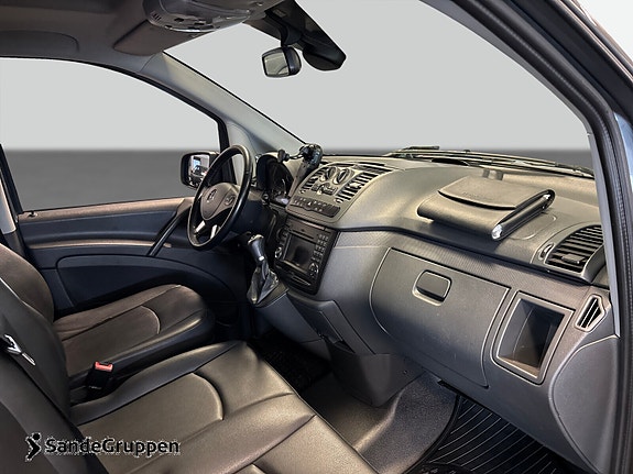 Mercedes-Benz Viano 10 of 15