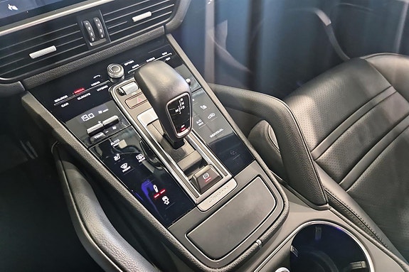 Porsche Cayenne Coupe 19 of 20