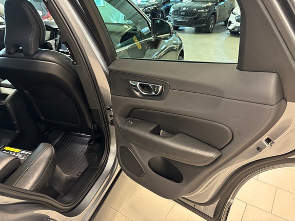 Volvo XC60 7 of 30