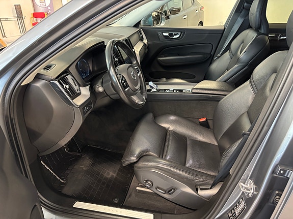 Volvo XC60 3 of 30