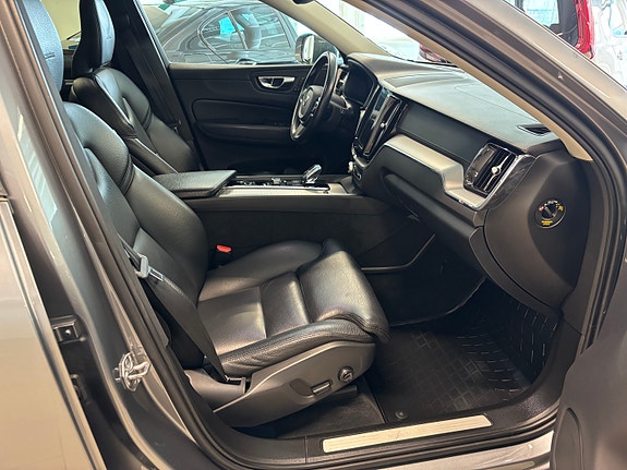 Volvo XC60 5 of 30
