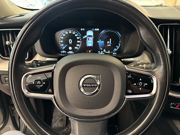Volvo XC60 10 of 30