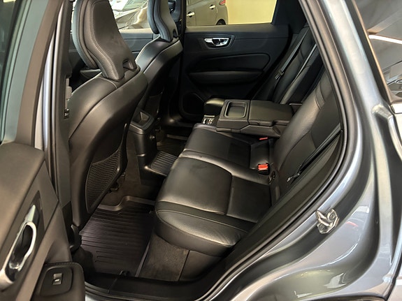 Volvo XC60 8 of 30
