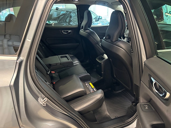 Volvo XC60 6 of 30