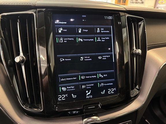 Volvo XC60 12 of 30
