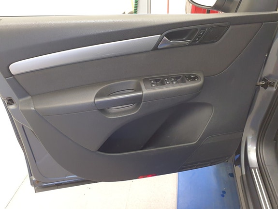 Volkswagen Sharan 7 of 17