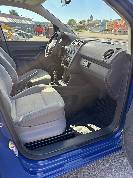 Volkswagen Caddy Maxi 16 of 30