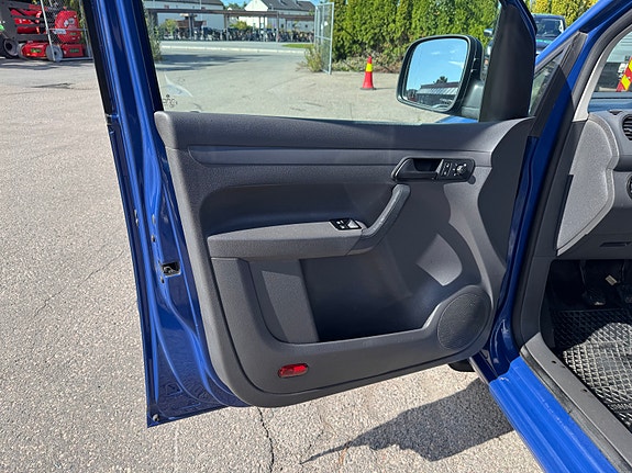Volkswagen Caddy Maxi 11 of 30