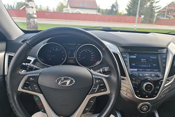 Hyundai Veloster 3 of 3