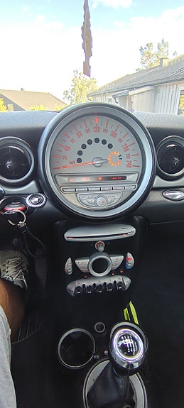 MINI Cooper 9 of 19