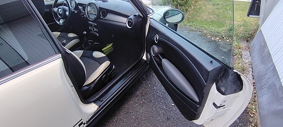 MINI Cooper 13 of 19