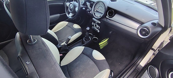 MINI Cooper 12 of 19
