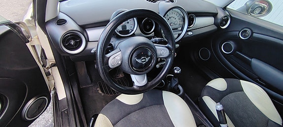 MINI Cooper 16 of 19