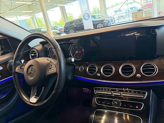Mercedes-Benz 27 of 30