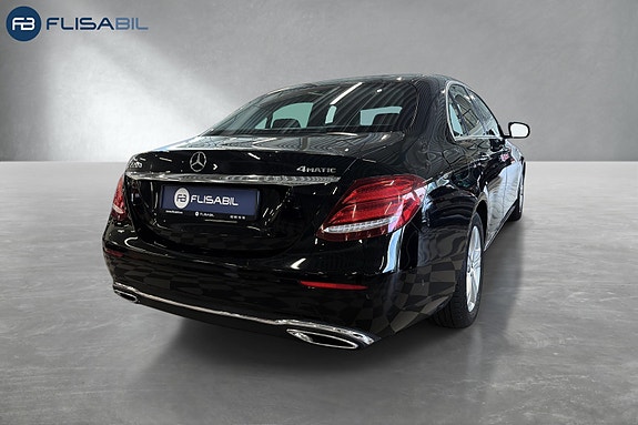 Mercedes-Benz 8 of 30