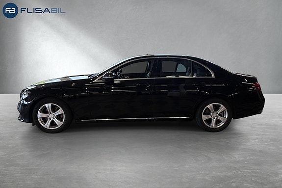 Mercedes-Benz 4 of 30