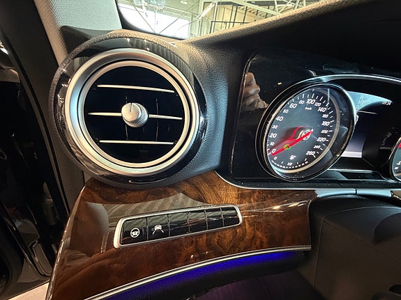 Mercedes-Benz 28 of 30
