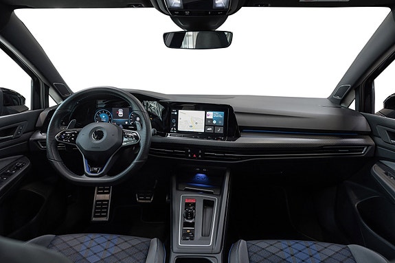Volkswagen Golf VIII 25 of 30