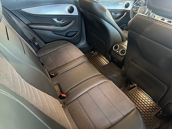 Mercedes-Benz 28 of 30