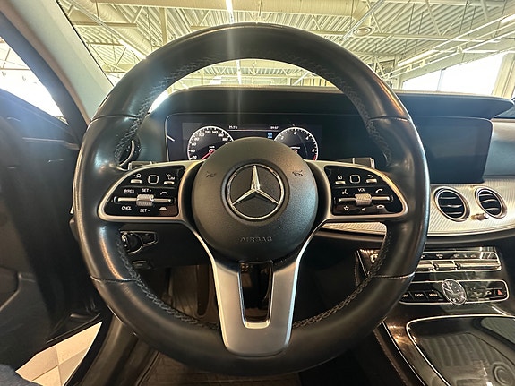Mercedes-Benz 17 of 30