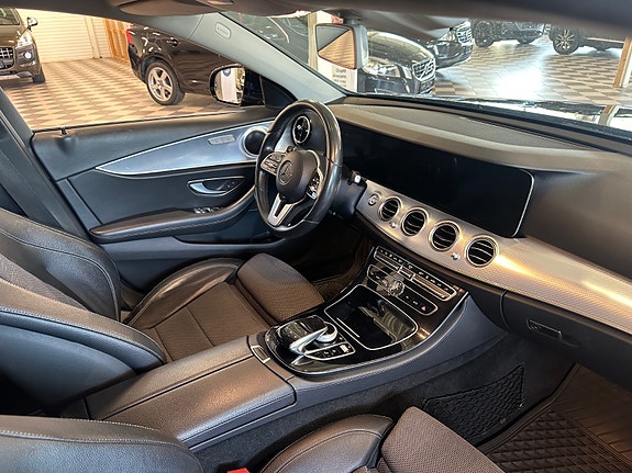 Mercedes-Benz 21 of 30