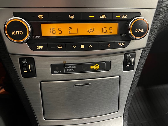 Toyota Avensis 19 of 25