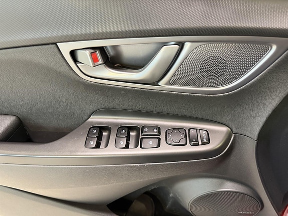 Hyundai Kona 14 of 30