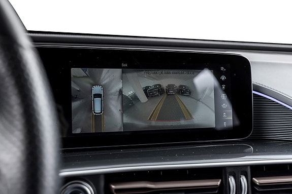 Mercedes-Benz EQC400 18 of 24