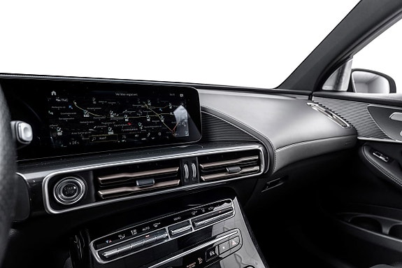Mercedes-Benz EQC400 16 of 24