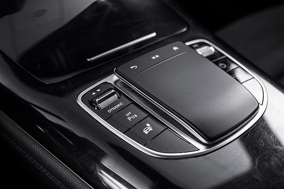 Mercedes-Benz EQC400 21 of 24