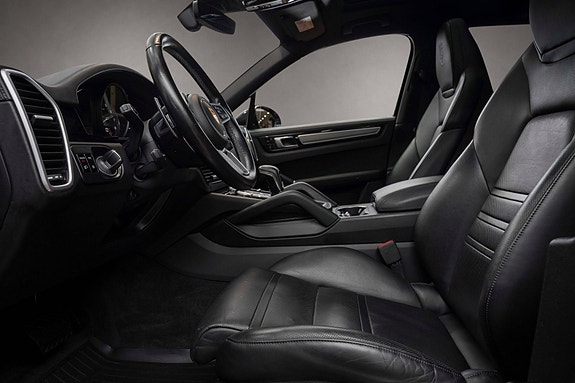 Porsche Cayenne 24 of 30