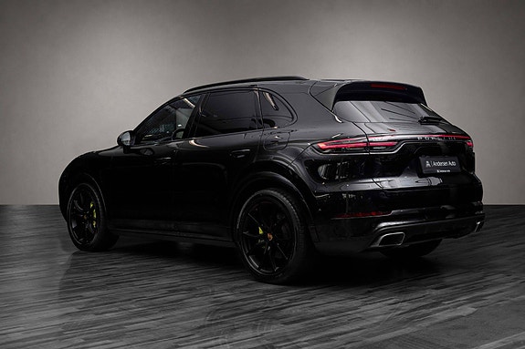 Porsche Cayenne 5 of 30