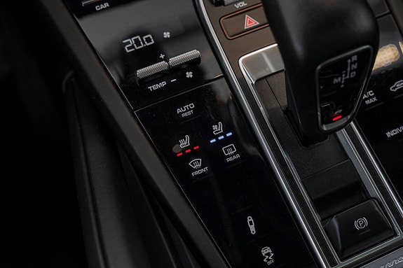 Porsche Cayenne 21 of 30