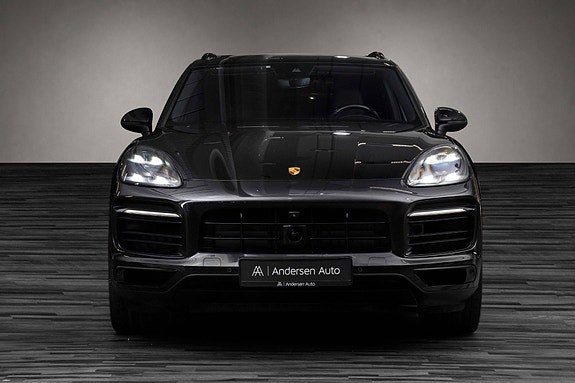 Porsche Cayenne 3 of 30