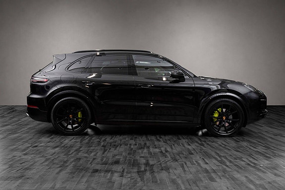 Porsche Cayenne 8 of 30