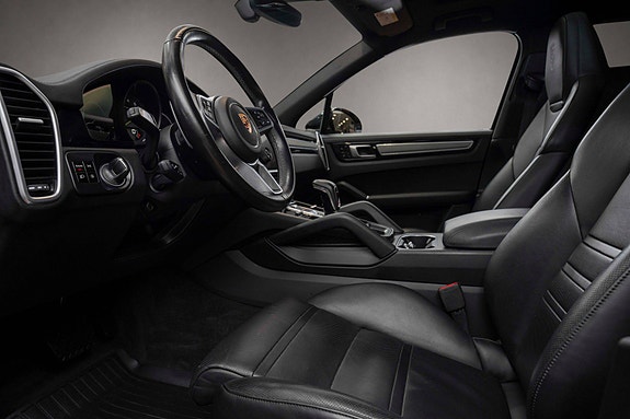 Porsche Cayenne 25 of 30