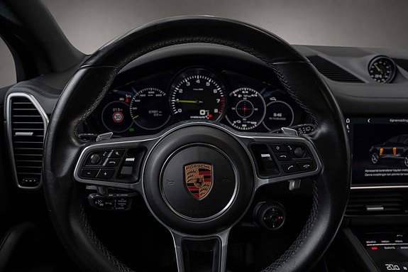 Porsche Cayenne 12 of 30