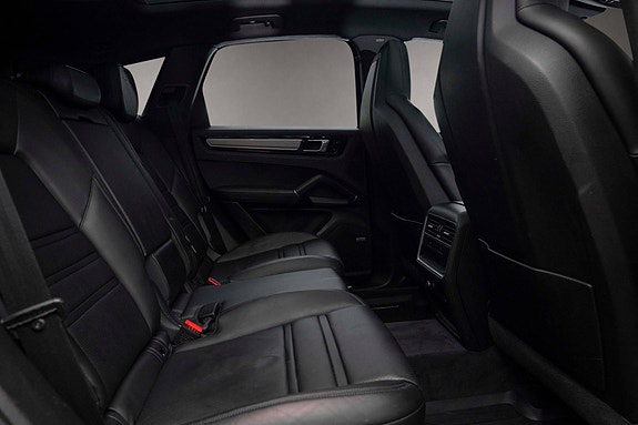 Porsche Cayenne 30 of 30
