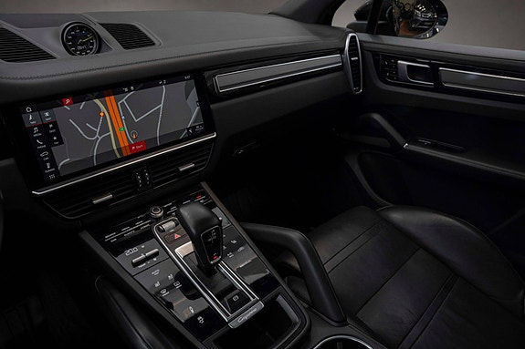 Porsche Cayenne 19 of 30