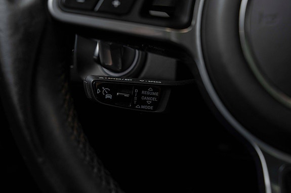 Porsche Cayenne 14 of 30