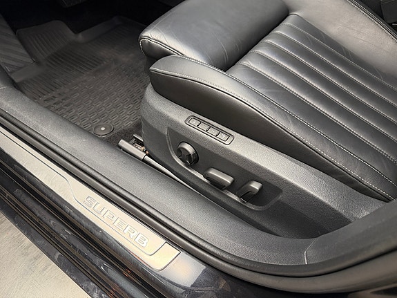 Skoda Superb 14 of 30