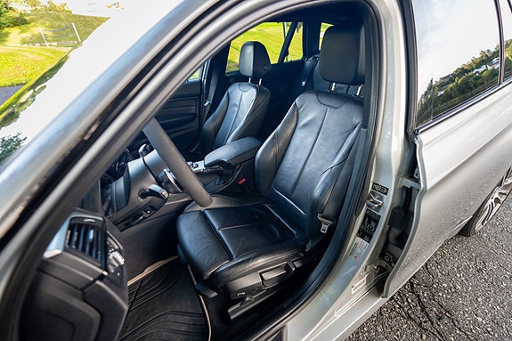 BMW 320i 17 of 30
