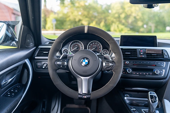 BMW 320i 22 of 30