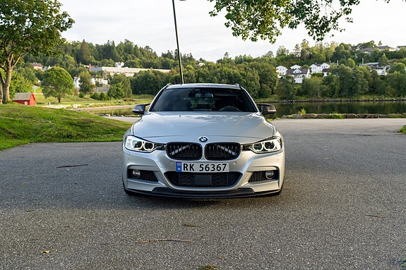 BMW 320i 3 of 30