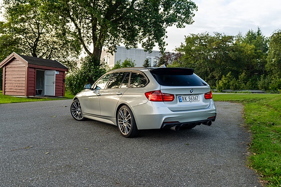 BMW 320i 5 of 30
