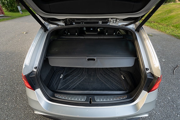 BMW 320i 15 of 30